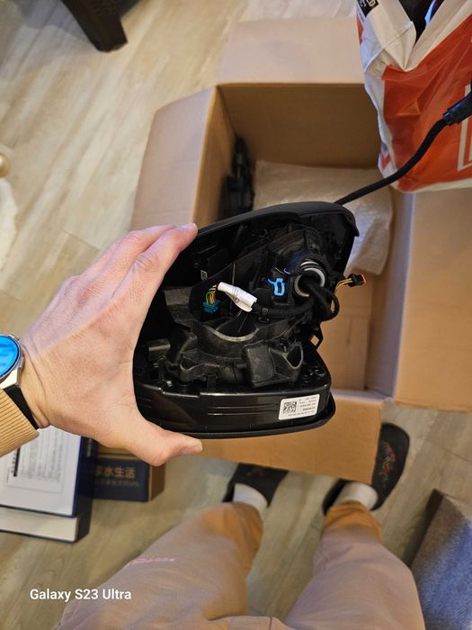 Чисто ново огледало за GLE