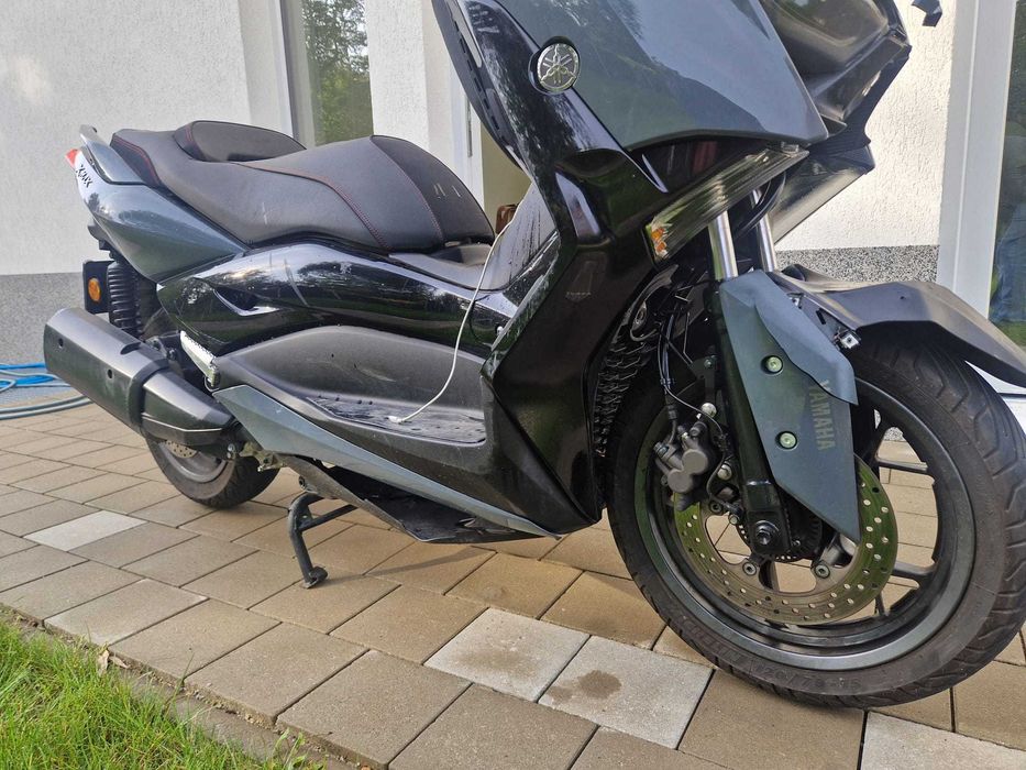 YAMAHA X-MAX 300 Tech MAX (2021) – Far LED Intact – Motor OK – Pentru Dezmembrare/Proiect