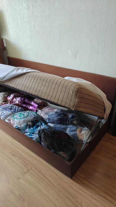 Продам мягкую кровать полутора
