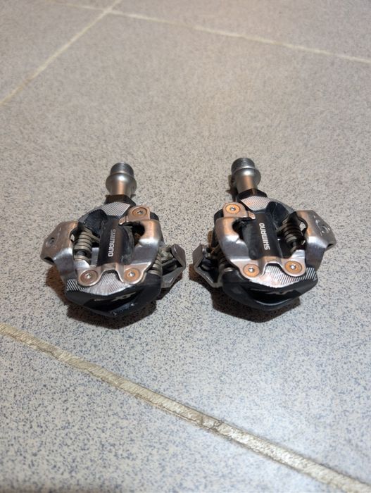 Vând pedale Shimano XT