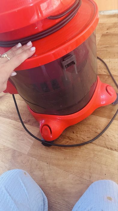 Пылесос срочно продаю