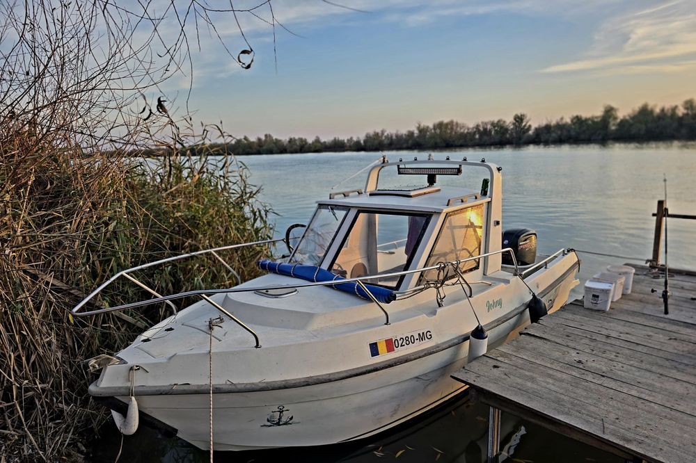 Barcă Cabinata Timonier 600.