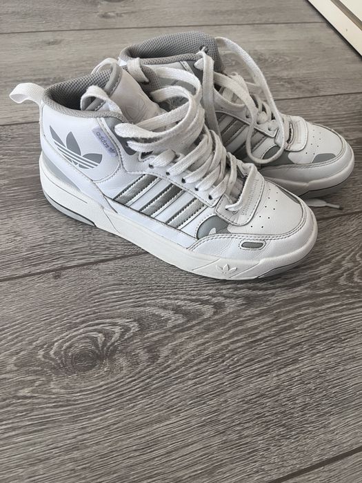 Кроссовки адидас, кожанные