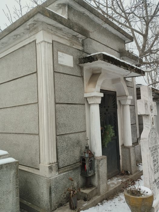 Loc de veci ,Capela, Pitesti