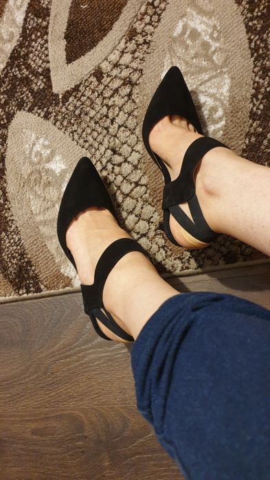 Pantofi Lazzarini cu toc ,noi