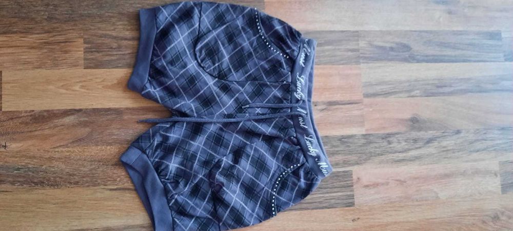 Vand pantaloni scurti dama