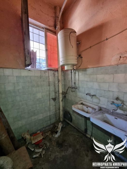 Продавам помещение, магазин, заведение 147кв. в гр.Лъки, обл.Пловдив