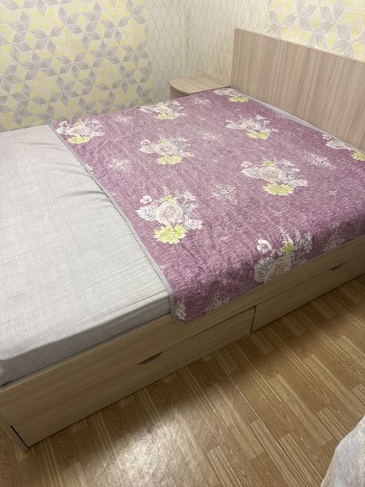 Кровать б/у с матрасом