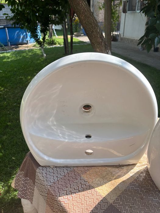 Две фаянсови мивки