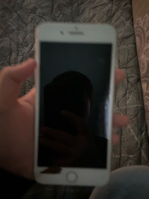 Продам телефон айфон 7