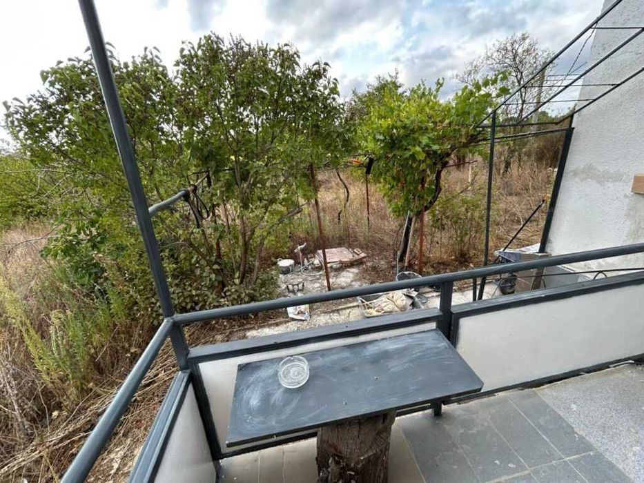 Едноетажна къща с започнат ремонт в село Аспарухово, област Бургас