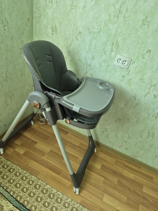 Детский столик для кормления на колесиках