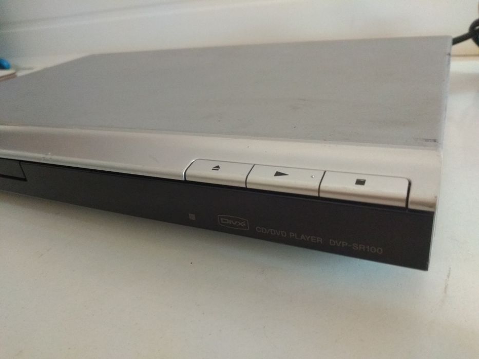 DVD. Sony. dvp -sr 100