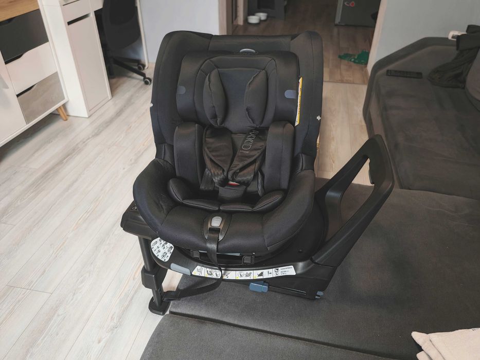 Axkid Столче за кола Spinkid