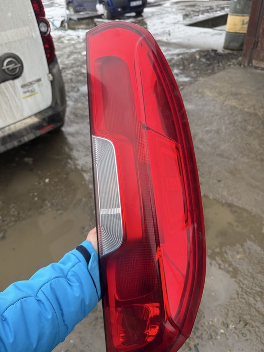 Stop Tripla Lampa  Dreapta Spate Fiat Doblo 2 Originala cu soclu!
