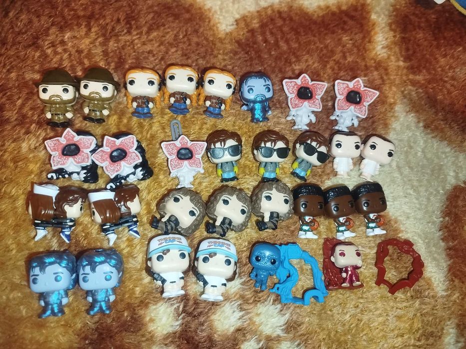 Фигурки на Stranger things kinder joy