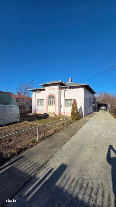 FORTĂREAȚĂ ȘI CONFORT: Casa Consolidata, Teren 809 mp – Gaesti-i