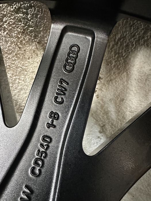 Jante Originale si Noi pentru AUDI Q8/SQ8 R 22 echipare vara