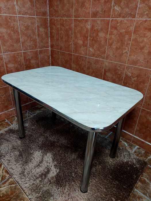 Vând masă de bucătărie