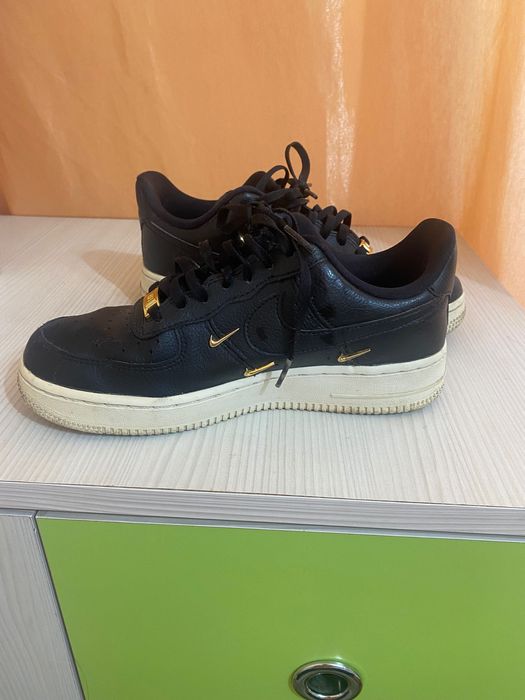 Vând adidași Nike Dama