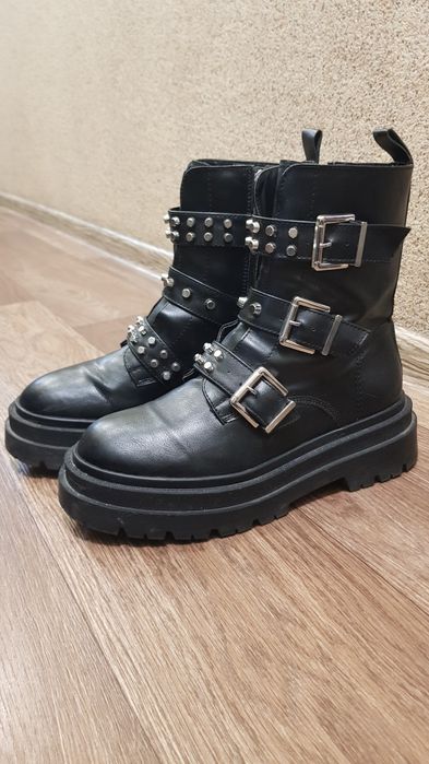 Ботинки женские Stradivarius 38р.