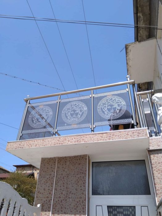 Алуминиеви парапети със стъкло