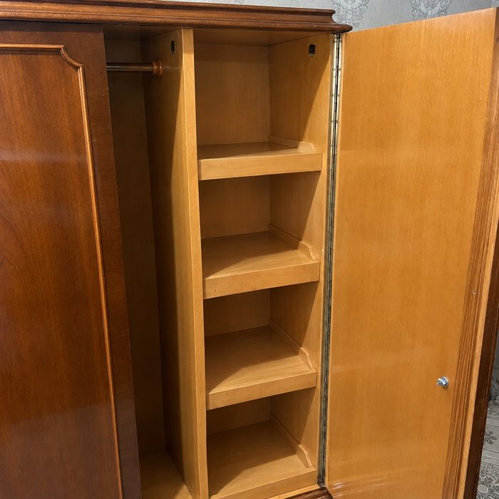 продам шкаф в классическом стиле