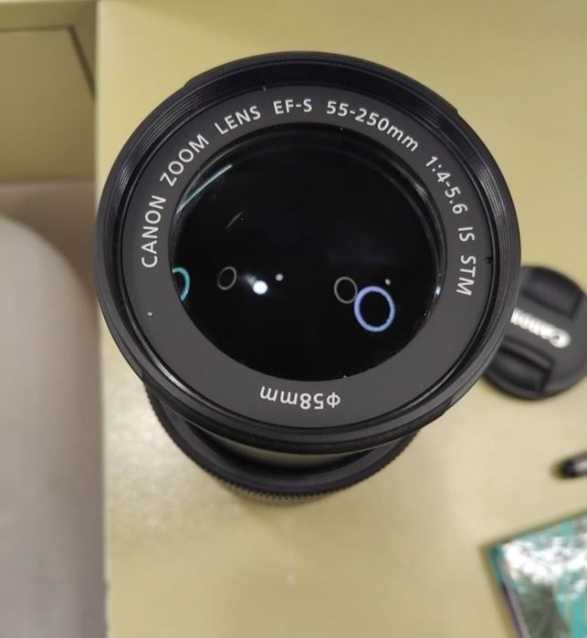 Фотоапарат Canon EOS 800D + 2 обектива + оригинален статив