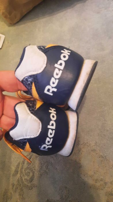 Tenesi Adidasi baieti Reebok marimea 30, 18,5 cm, stare foarte buna