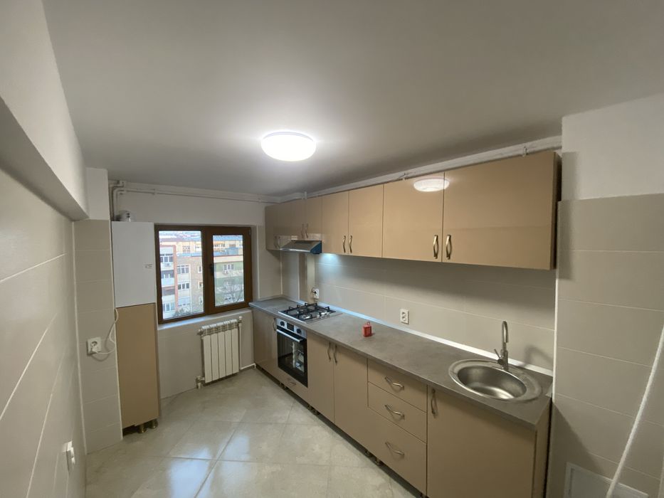 Inchiriez apartament pe bulevardul 1 Mai zona confecti