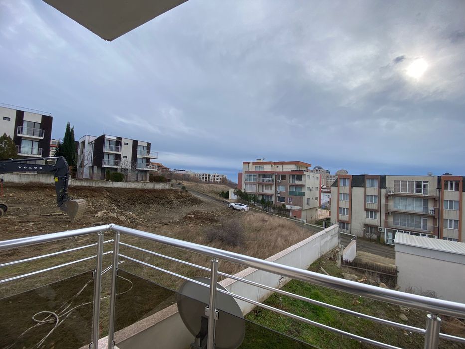 Голяма къща близо до морето, Слънчев бряг