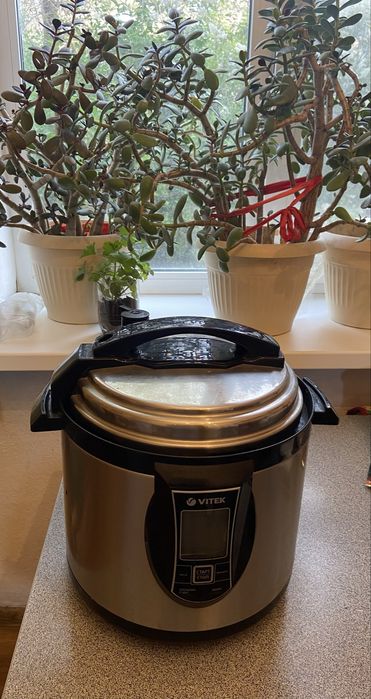 Продаю Мультиварку Vitek