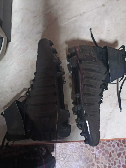 vand ghete cu crampoane Under Armour