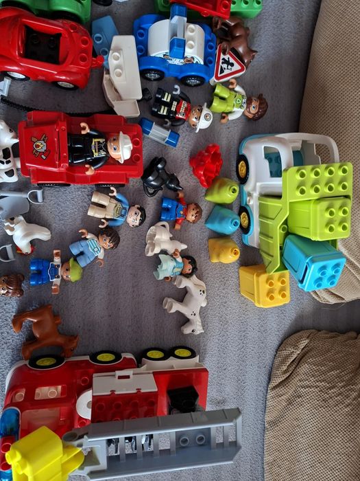 Голям комплект LEGO DUPLO – тухлички, коли, фигурки и животни