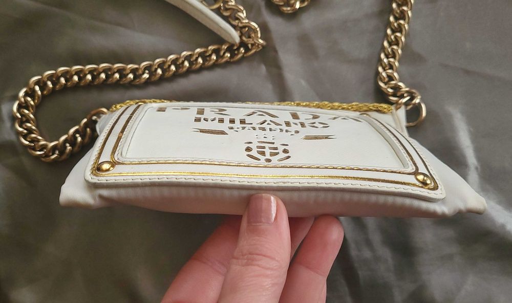 PRADA 100% оригинална малка чантичка за през рамо