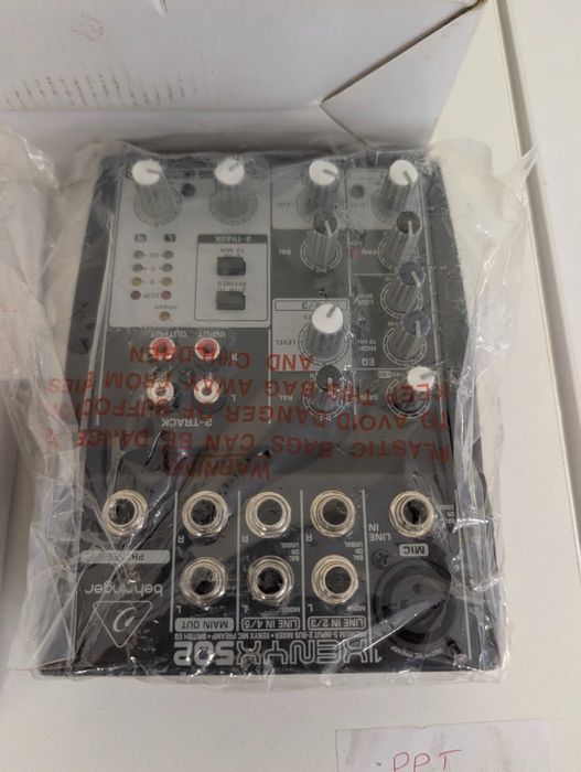 Продавам Behringer xenyx 502