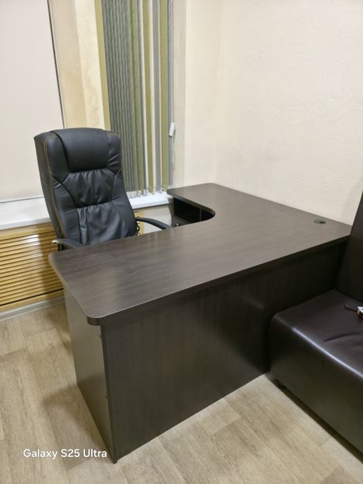 Продам стол для офиса,в хорошем состояние