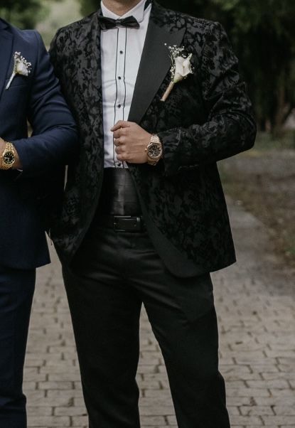 Мъжки костюм в черно