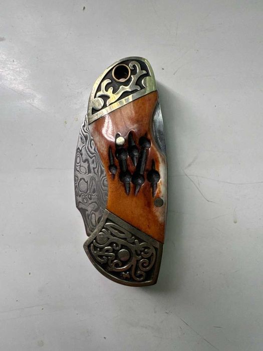 Damashq po'latidan yasalgan yig'ma pichoq