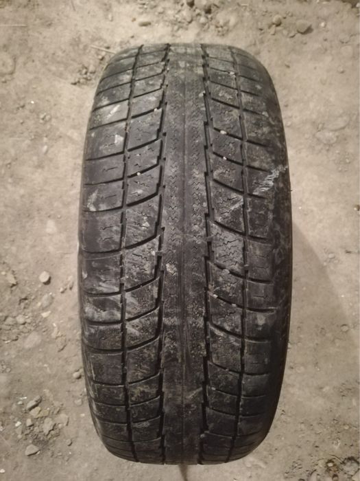 Зимние шины  215/60 R16  в отличном состоянии