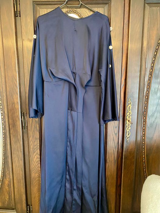Rochie albastră cu perle