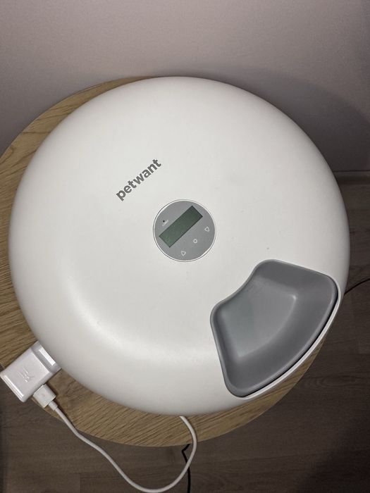 Автоматична хранилка за животни