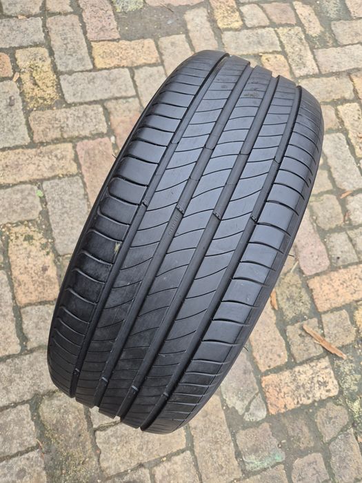 O bucată 235/55 R19 vară - una Continental Michelin