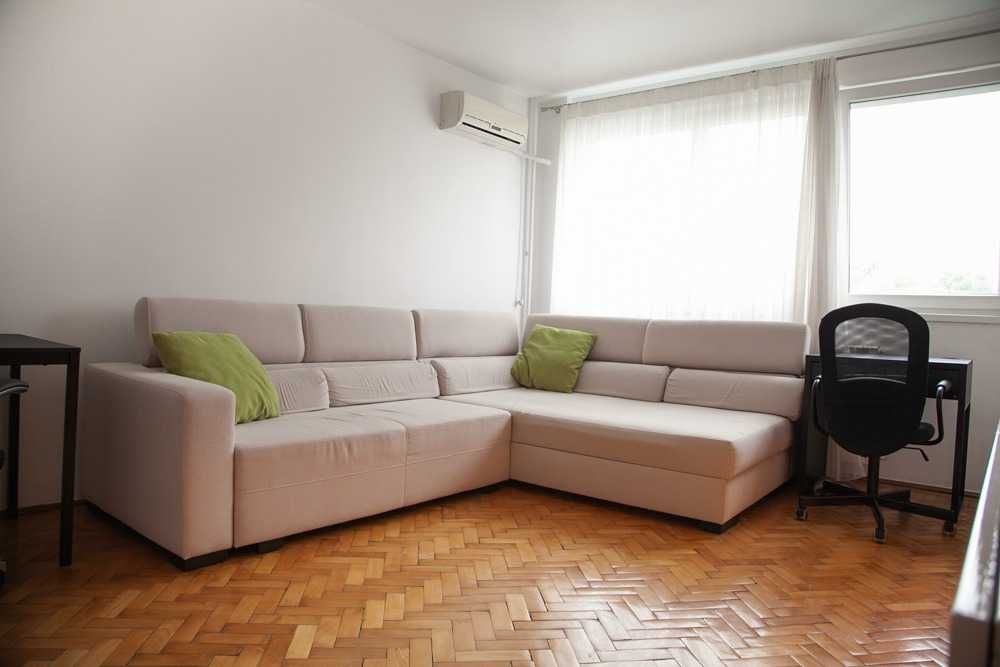 Proprietar, vând ap 2 camere, s2, Bd Basarabia, decomandat, 5 min metrou Costin Georgian, etaj 8/9, mobilat si utilat, pret 109.000 negociabil.