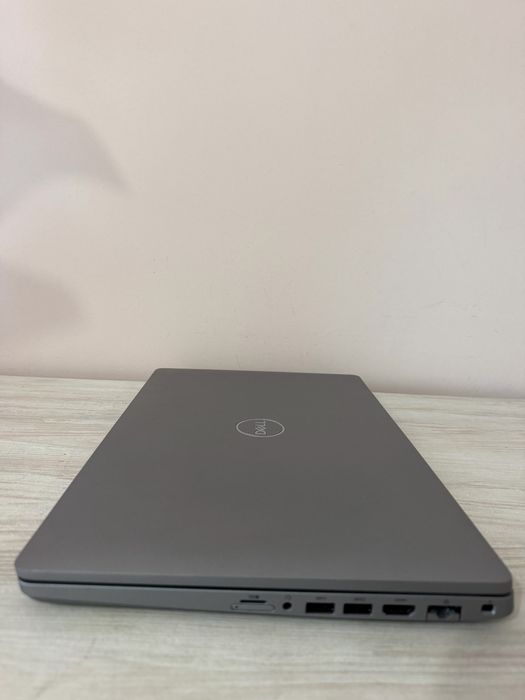 Лаптоп: Dell Latitude 5510 / неразличим от нов