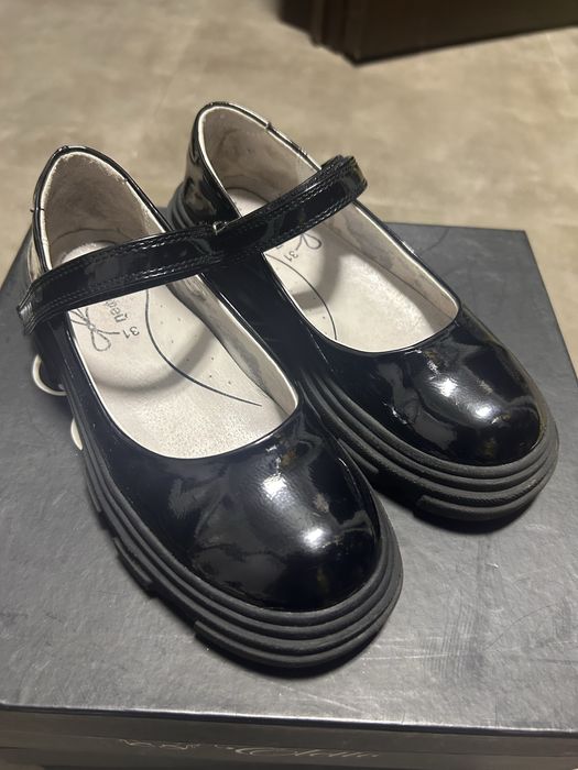 Продам школьные туфли, кроссовки