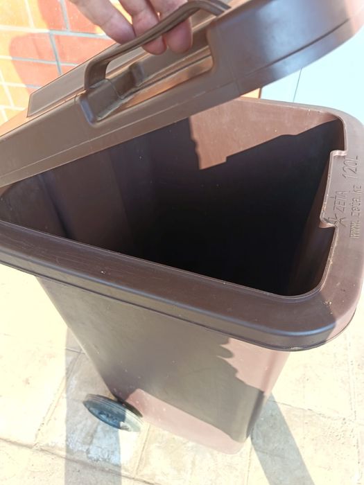 Продам урну на колесиках