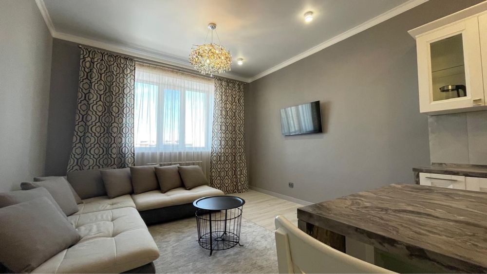 Продам евро 3комнатную, студия, 8 Школа
