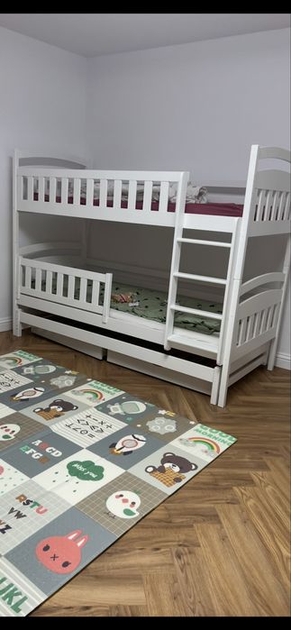 Pat supeaetajat triplu cu 2 saltele incluse