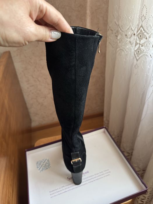 Продаются замшевые сапожки